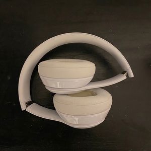 Beats Solo 3-White